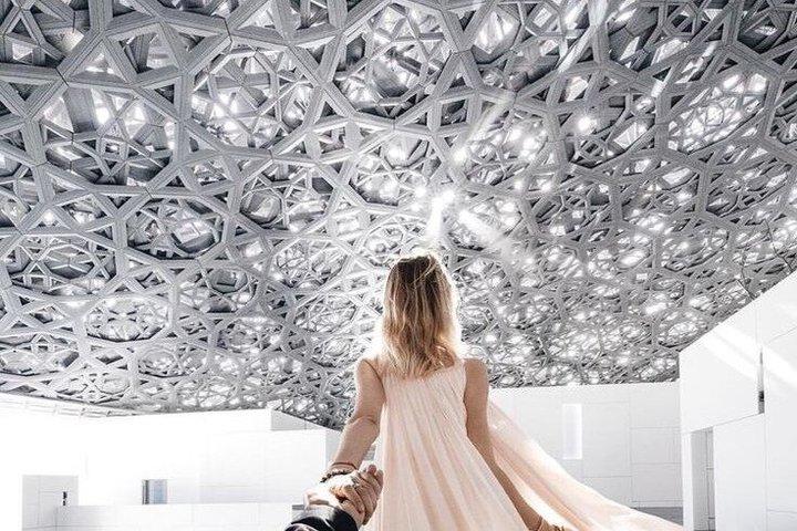 アブダビ文化都市ツアー：SZGモスク、ルーヴル美術館、カスル・アル・ワタン