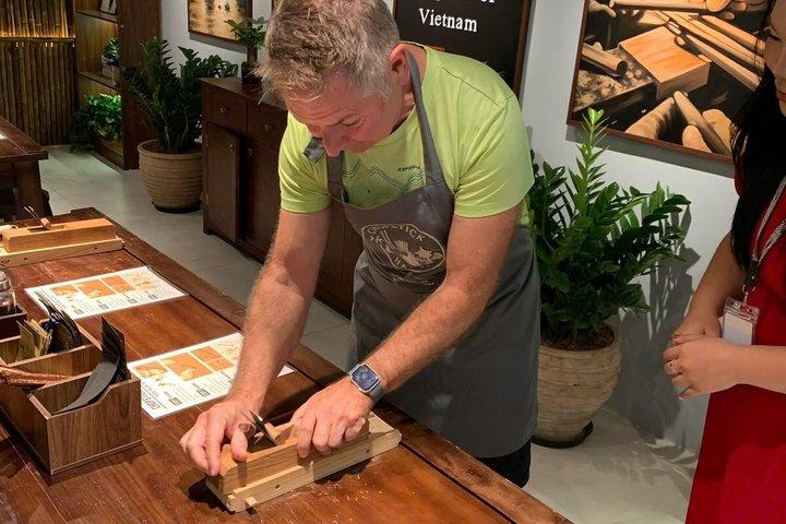 ハノイでの箸作りワークショップ