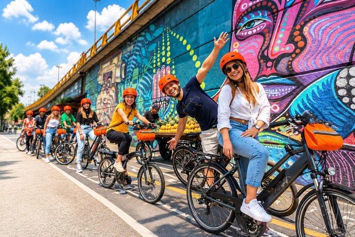 ガイド付きワルシャワ電動自転車市内中心部ツアー