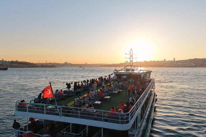 Cruze de Passeio ao Pôr do Sol e Durante o Dia no Bósforo de Istambul