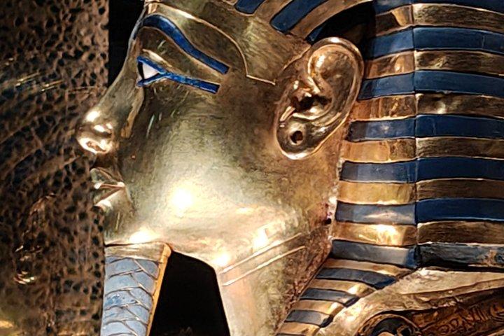 フルガダからカイロ・ピラミッド＆大エジプト博物館（GEM）までバスで