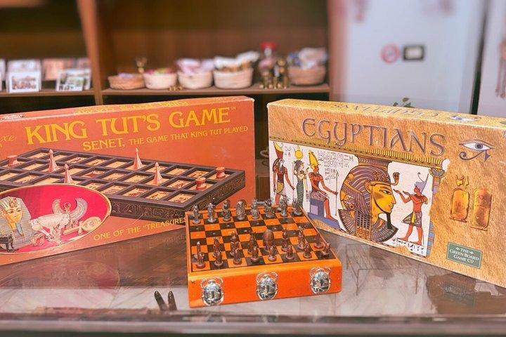 ルクソールでの楽しいゲームとエジプト文化の夜