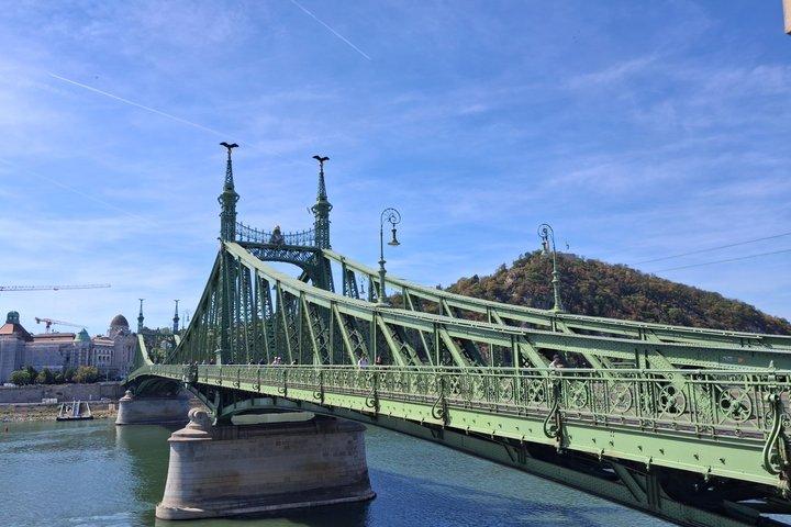 ブダペスト少人数グループフードツアー（フルミール付き）