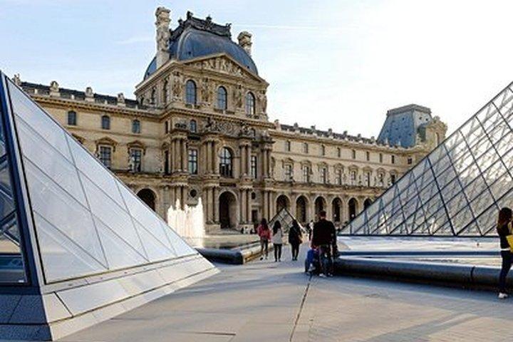 ルーヴル美術館チケットとオプションのセーヌ川クルーズ