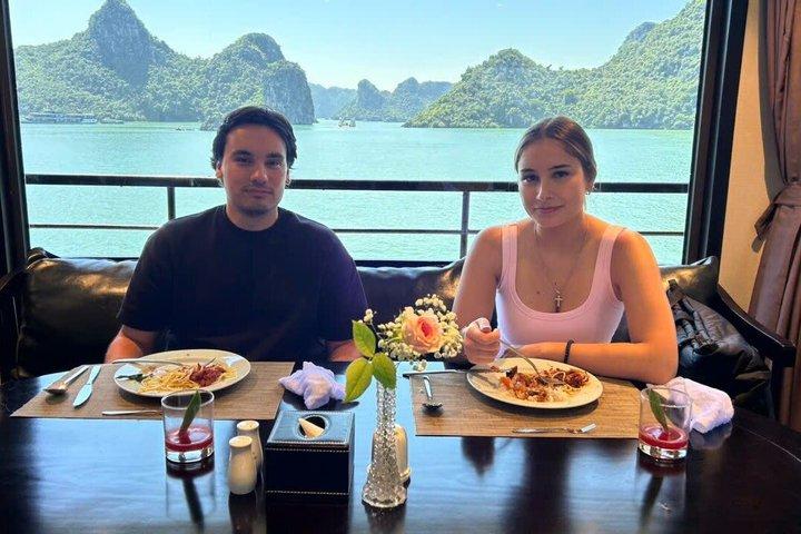 オアシスベイ 5つ星ソーシャルアドベンチャークルーズ ラグジュアリーバックパッカー向け