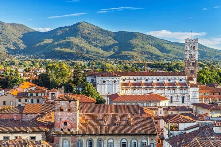 Hallo Lucca: Privé 2-Uur Introductiewandeling door de stad met lokale gids