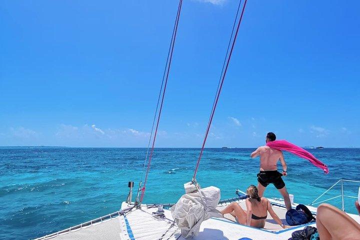 Privates Katamaran Isla Mujeres 7 Std., Open Bar, bis zu 35 Gäste