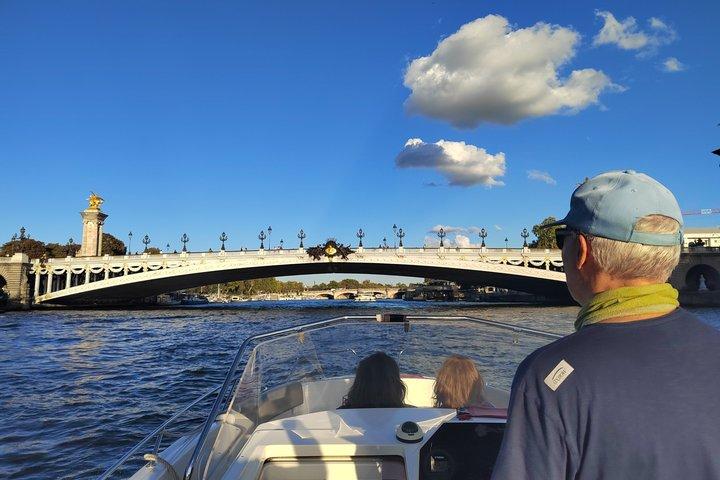 Your Private boat Captain Guide Explore Historical Paris
