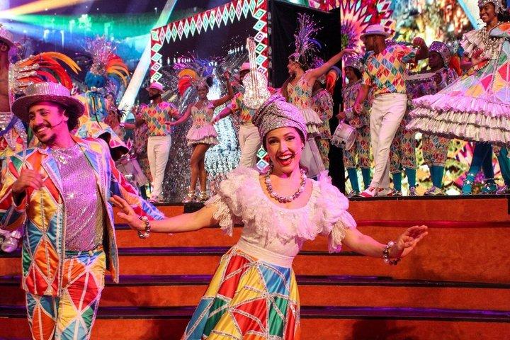 Roxy Dinner Show: The Premium Experience