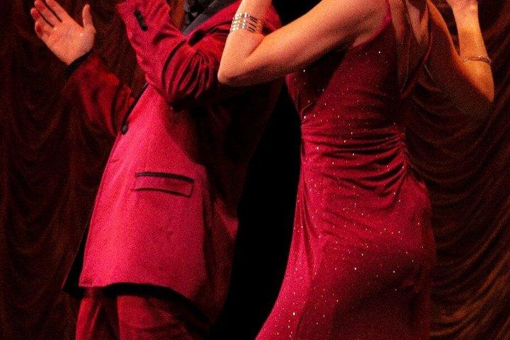 Roxy Dinner Show: The Premium Experience