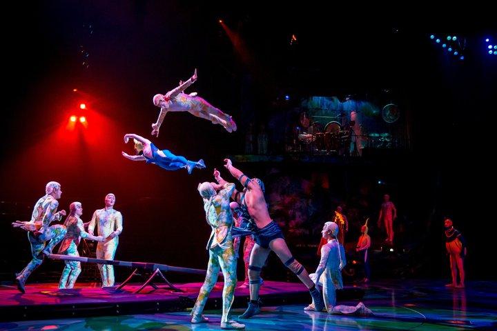 ラスベガス夜の外出：シルク・ドゥ・ソレイユのミステールとヘリコプターフライト