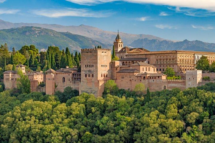 Private Granada and Alhambra Day Trip from Malaga
