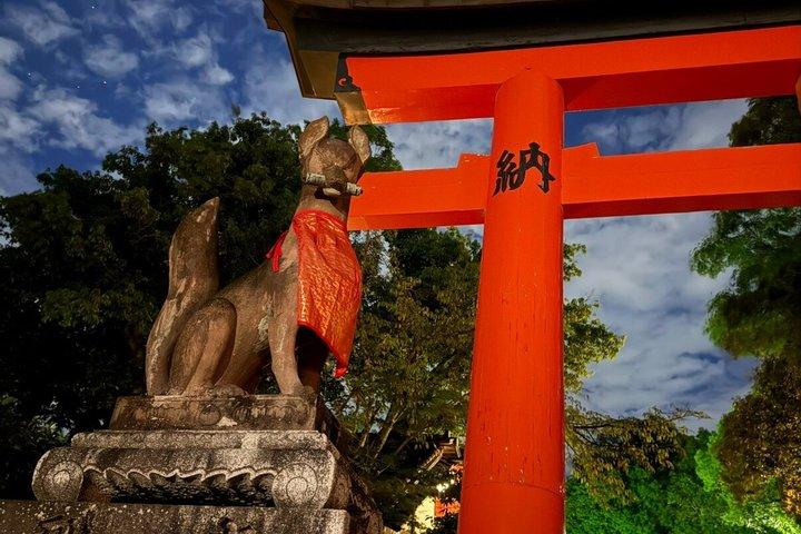 京都：プライベート伏見稲荷散策 — 夜の神社