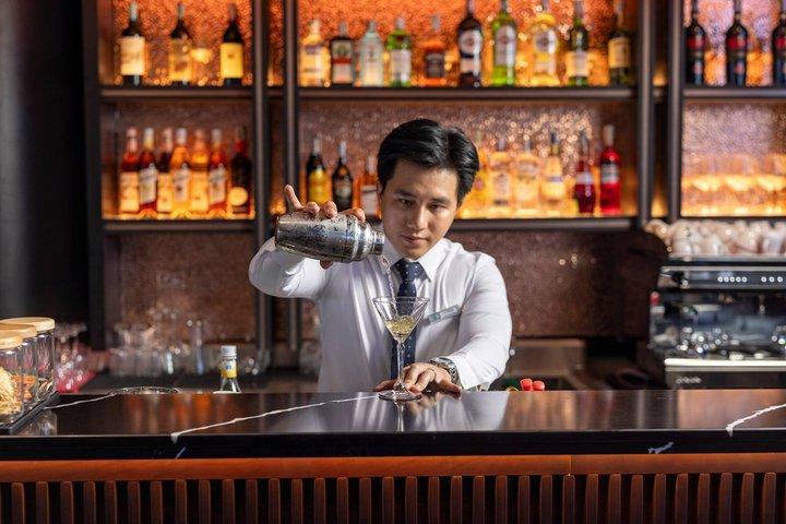 ハノイ発、プール付き豪華ヨットとビュッフェランチでのハロン湾クルーズ