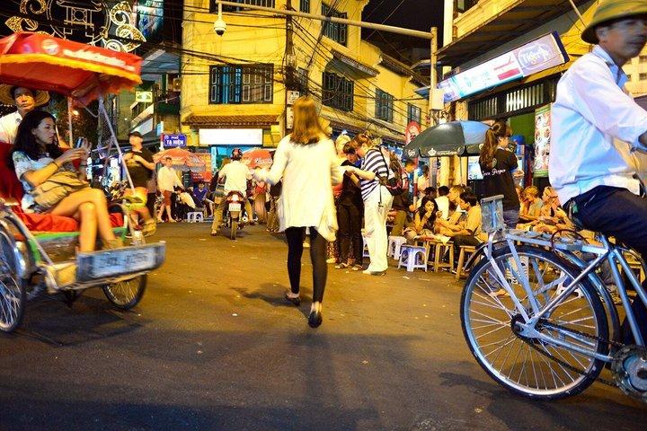 ハノイ空港乗り継ぎツアー：市内ハイライトを探索する