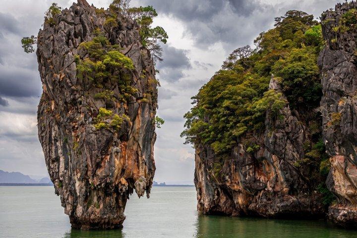 プーケットのロングテールボートからジェームズ・ボンド島のカヌーとサーマルスパへ