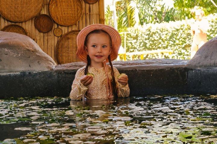 プーケットのロングテールボートからジェームズ・ボンド島のカヌーとサーマルスパへ