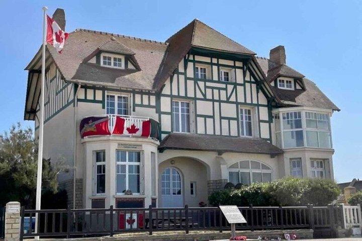 Normandy D-Day Juno Beach: Immersive Small Group Tour from Paris