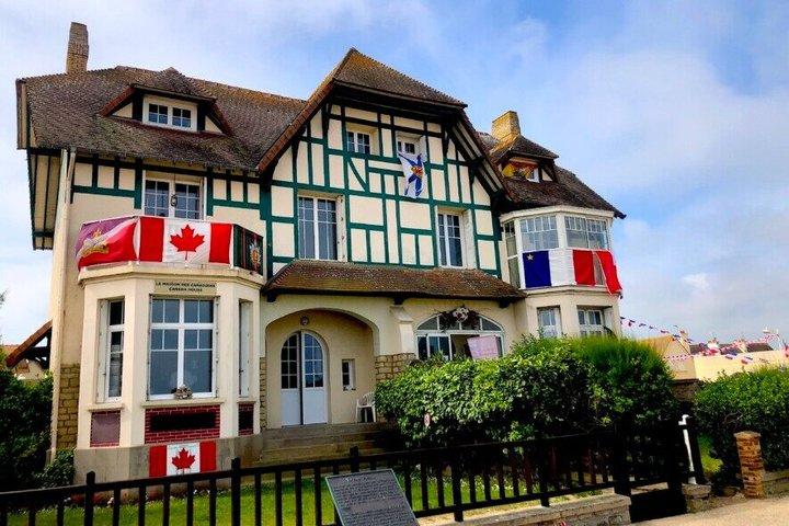 Normandy D-Day Juno Beach: Immersive Small Group Tour from Paris