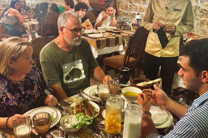 バクーフードツアー:10以上の試食、ティーセット&地元スパイス