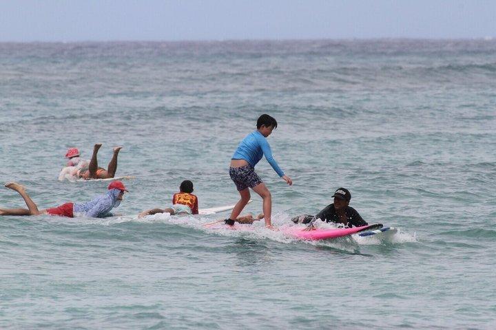 Aulas de surf em Waikiki com bombeiros do Havaí