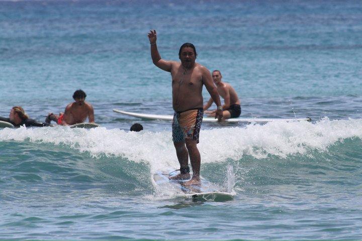 Aulas de surf em Waikiki com bombeiros do Havaí