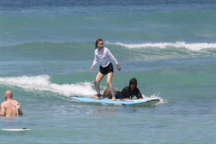 Aulas de surf em Waikiki com bombeiros do Havaí