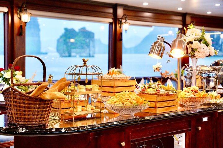 5つ星シーラヴィープレミアムクルーズ：カヤック、ビュッフェランチ＆サンセット