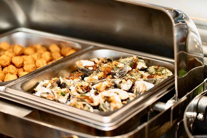 5つ星シーラヴィープレミアムクルーズ：カヤック、ビュッフェランチ＆サンセット
