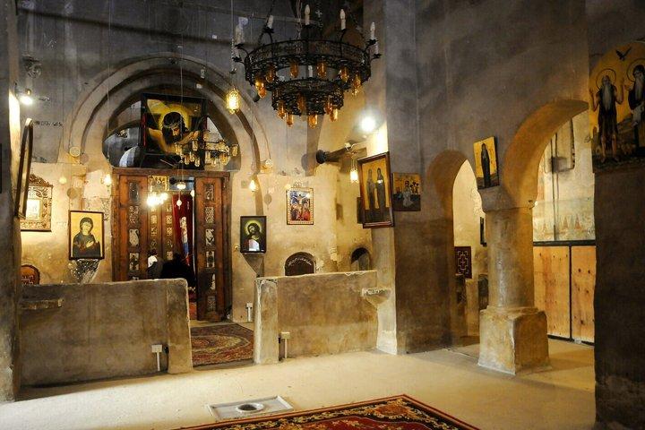 カイロからのワディ・エル・ナトルーン日帰りツアーで古代修道院を探索