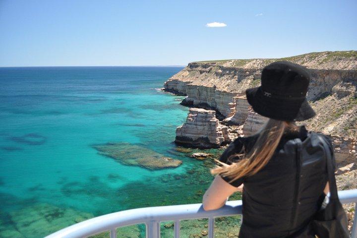 Perth 2-Day Tour: Pinnacles, Pink Lake & Kalbarri Small Group