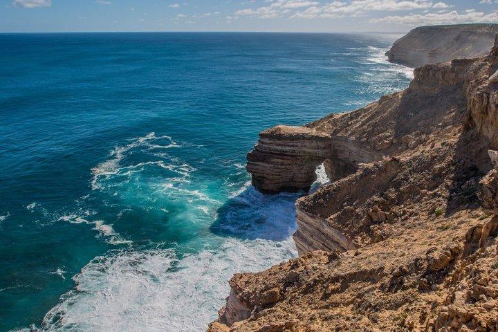 Perth 2-Day Tour: Pinnacles, Pink Lake & Kalbarri Small Group