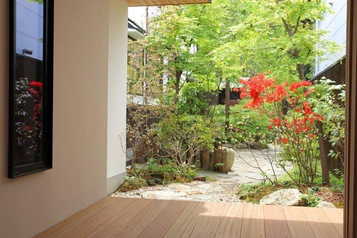 オリジナル京都着物レンタル – 清水寺近く、庭園写真