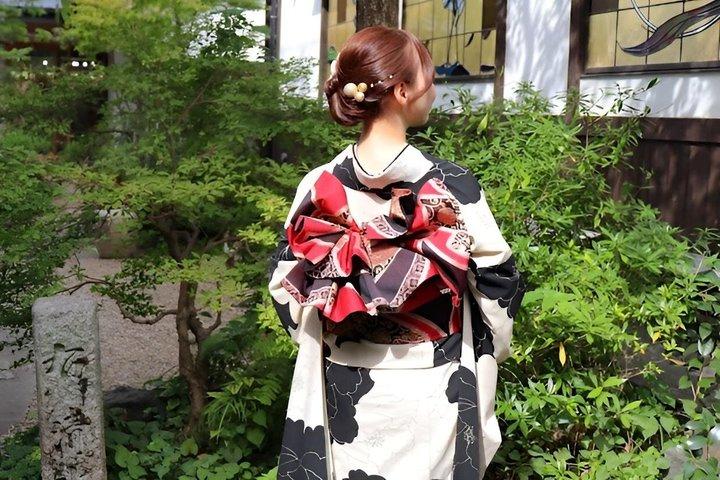 オリジナル京都着物レンタル – 清水寺近く、庭園写真