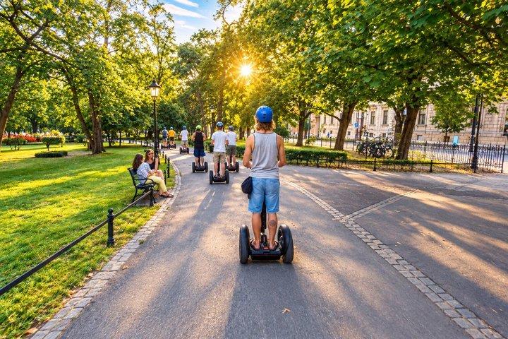 セグウェイツアーヴロツワフ：オストロフ・ツムスキ＆アイランド（1.5時間または3.5時間）