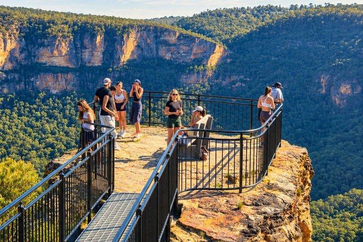Blue Mountains - Cliff Edge Hike + Three Waterfalls