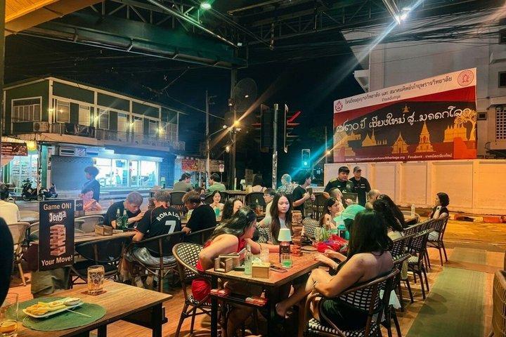 チェンマイのナイトライフと地元バー徒歩ツアー