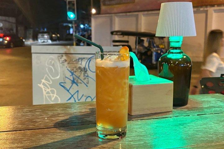 チェンマイのナイトライフと地元バー徒歩ツアー