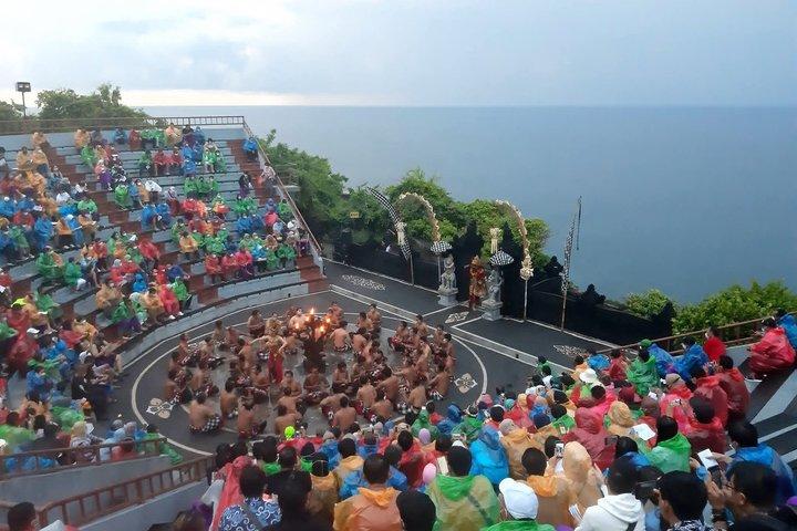 ビーチとウルワツを含む南バリのプライベート終日ツアー