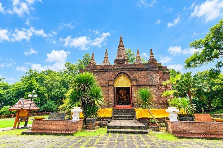 Chiang Mai Local Temple Tour by Red Truck: 3 Historic Temples