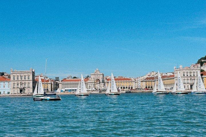 Sonnenuntergangs- oder Tagesboottour in Lissabon mit Getränken inklusive