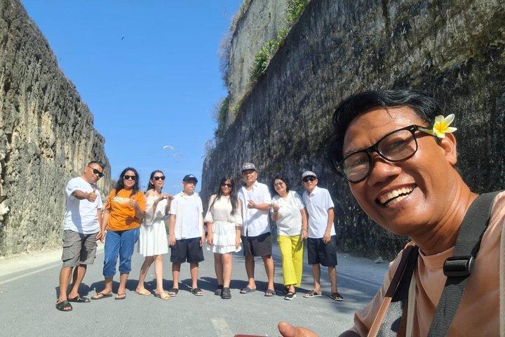 Private Custom Tour with Local Driver 10 Hours