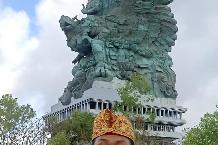 Private Custom Tour with Local Driver 10 Hours