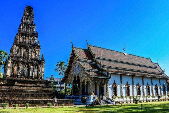チェンマイ、ランプーン、ランパングの古寺院巡り終日ツアー