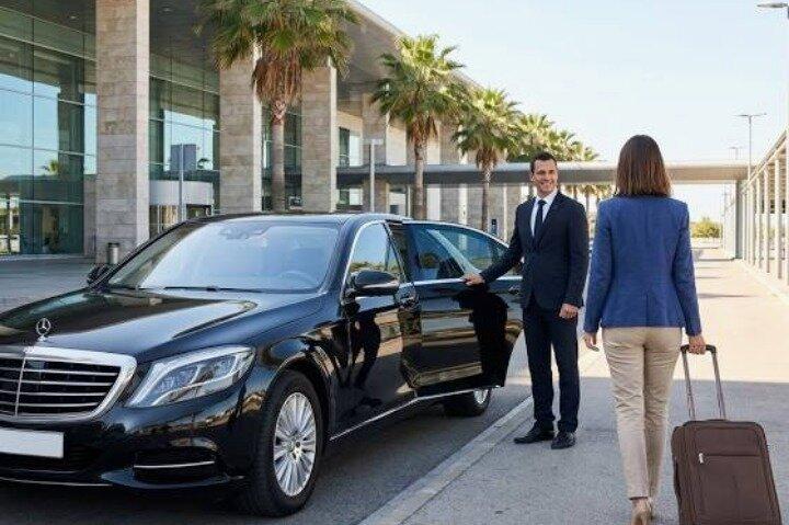Private Transfer: Split to Dubrovnik + 2-Hour Customizable Stop