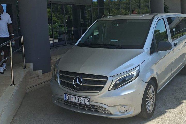 Private Transfer: Split to Dubrovnik + 2-Hour Customizable Stop