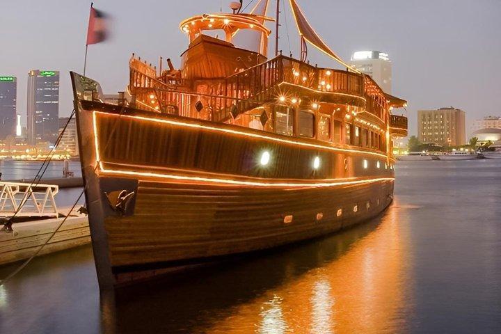 Dhow Cruise met Diner aan Deira Creek Dubai