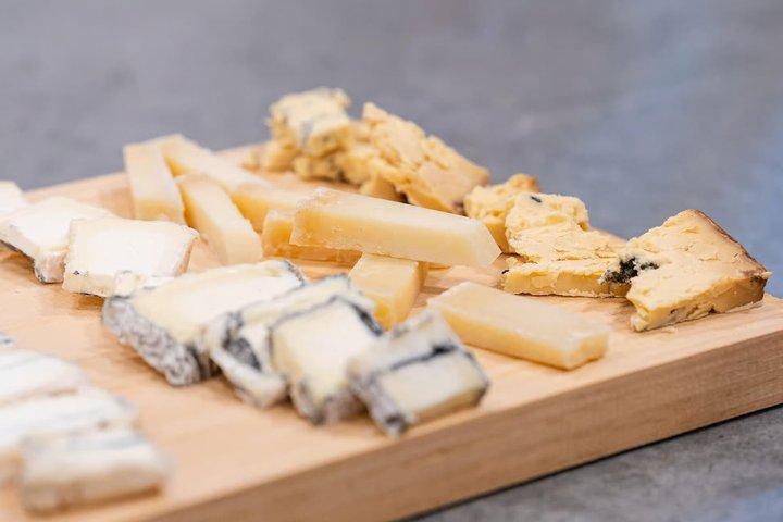 マラガで味わうアンダルシアのワインとチーズのテイスティング