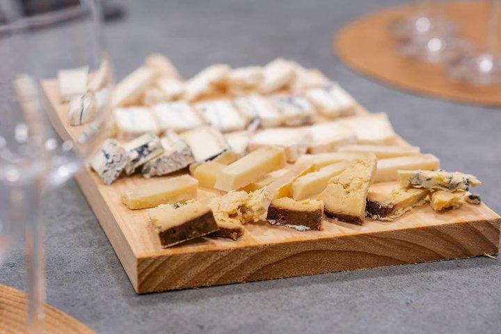 マラガで味わうアンダルシアのワインとチーズのテイスティング