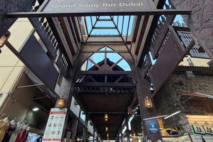 ドバイ半日プライベート市内ツアー パレスフレームアブラとスークス